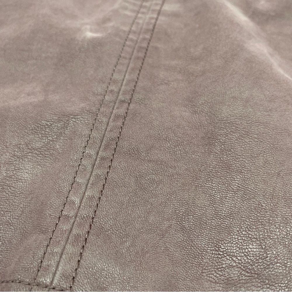 FREE PEOPLE faux leather dusty rose mini skirt, size 6 - Picture 7 of 15